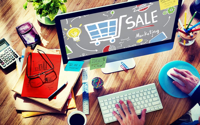 Pantalla de ordenador representando un ecommerce